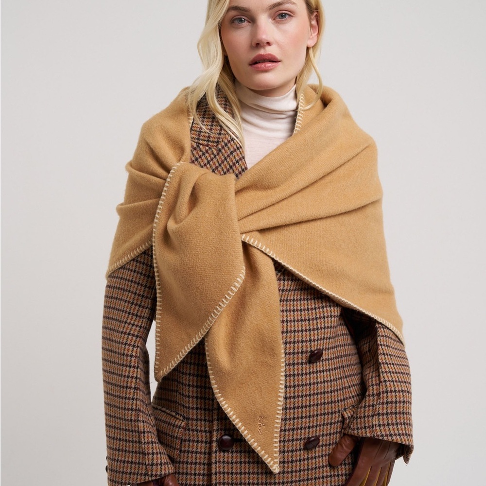 ECHO
Greenwich Wrap in Camel